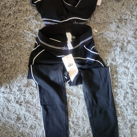 ALO Yoga Black and White Activewear Set - Picture 1 of 10
